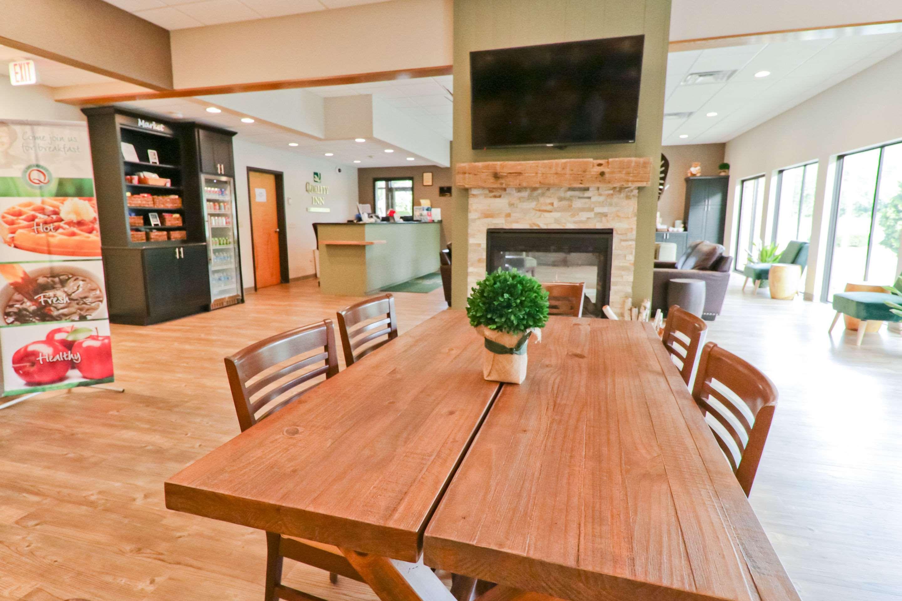 Quality Inn Shelburne - Burlington Extérieur photo